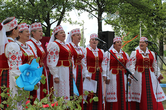 Жыве ў аграгарадку песня
