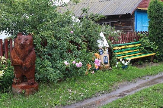 Жыць трэба ў прыгажосці. На сядзiбе Макейчыкаў у Капаткевiчах пасялiўся мядзведзь